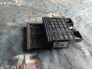 Подстаканник NISSAN PRESEA 10.1997