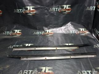 Молдинг лобового стекла NISSAN TERRANO 2000 Б/У Молдинг лобового стекла NISSAN TERRANO 2000