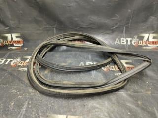 Уплотнительная резинка двери багажника задняя NISSAN CEFIRO 1999