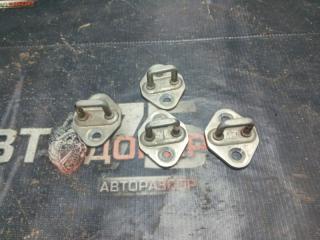 Петля замка двери TOYOTA VISTA 1994