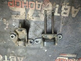 Петля двери задняя левая TOYOTA VISTA 1996