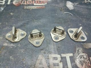 Петля замка двери TOYOTA CARINA