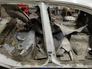 Центральная стойка кузова правая TOYOTA CALDINA 1997