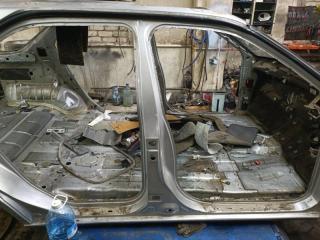 Центральная стойка кузова правая NISSAN R'NESSA 1997