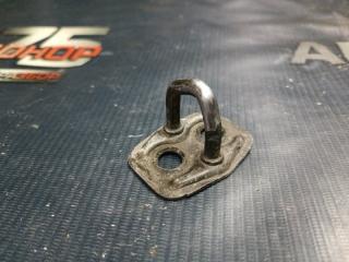 Петля замка багажника NISSAN R'NESSA 1997