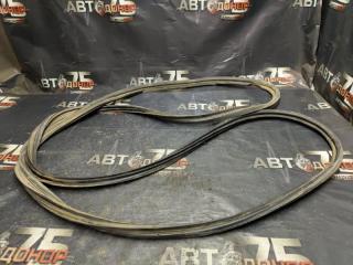 Уплотнительная резинка двери багажника NISSAN R'NESSA 1998