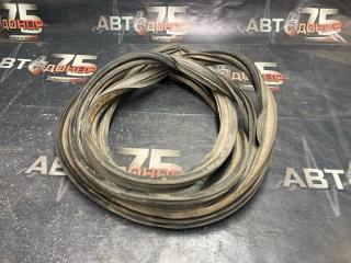 Уплотнительная резинка крышки багажника NISSAN AVENIR 2000 Б/У Уплотнительная резинка крышки багажника NISSAN AVENIR 2000