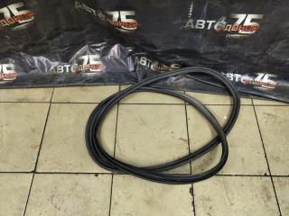 Уплотнительная резинка двери багажника TOYOTA IST 2002