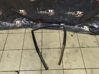 Уплотнитель стекла двери задний левый TOYOTA IST 2002