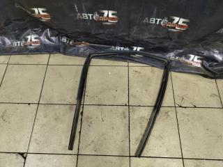 Уплотнитель стекла двери задний правый TOYOTA IST 2002