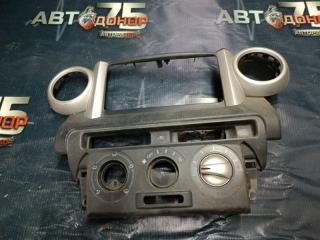 Центральная консоль TOYOTA IST 2002