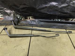 Дворник лобового стекла передний TOYOTA IST 2002 Б/У Дворник лобового стекла передний TOYOTA IST 2002