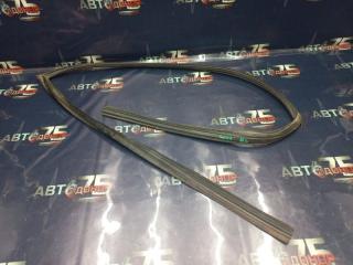 Уплотнитель стекла двери передний правый NISSAN AD