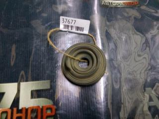 Пыльник фары TOYOTA CALDINA Б/У Пыльник фары TOYOTA CALDINA