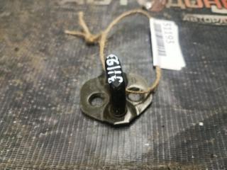 Петля замка двери NISSAN BLUEBIRD