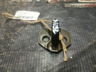 Петля замка двери NISSAN BLUEBIRD