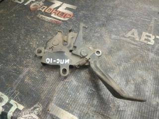 Замок капота TOYOTA IPSUM Б/У Замок капота TOYOTA IPSUM