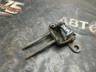 Петля двери задняя левая TOYOTA CHASER