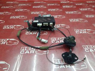 Доводчик двери задний правый MAZDA MPV