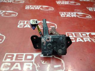 Замок двери багажника TOYOTA VITZ