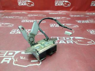 Замок двери багажника TOYOTA COROLLA SPACIO