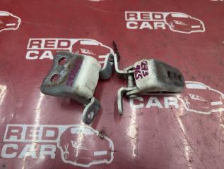 Петля двери передняя правая HONDA STEPWGN