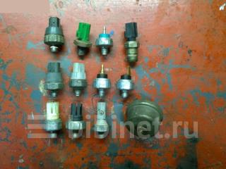 Запчасть датчик давления масла DAIHATSU