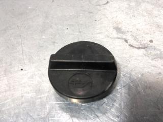 Фото запчасти крышка маслозаливной горловины NISSAN AD 2001 контрактная запчасть Запчасть крышка маслозаливной горловины NISSAN AD 2001