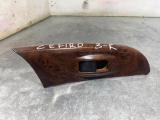 Кнопка стеклоподъемника задняя правая Nissan Cefiro 2000
