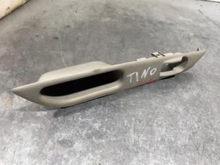 Запчасть накладка кнопок стеклоподъемника задняя левая Nissan Tino 1999