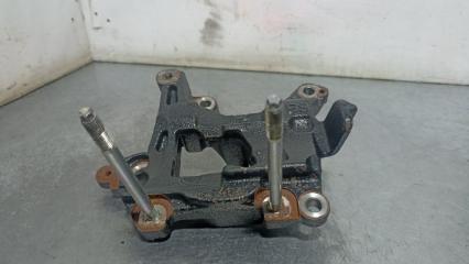 Фото запчасти кронштейн LEXUS NX300h 2014 контрактная запчасть Запчасть кронштейн LEXUS NX300h 2014