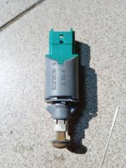 Датчик педали сцепления Renault Grand Scenic 2 2008 Б/У Датчик педали сцепления Renault Grand Scenic 2 2008