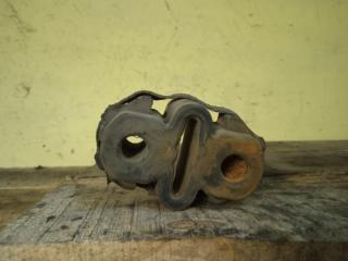 Кронштейн глушителя Renault Laguna 3 2008 контрактная Кронштейн глушителя Renault Laguna 3 2008