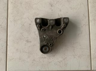 Фото запчасти кронштейн двигателя правый Volkswagen Polo 2012 Б/У запчасть Запчасть кронштейн двигателя правый Volkswagen Polo 2012