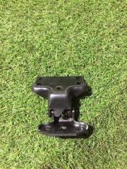 Запчасть петля двери передняя правая Land Rover Discovery 1993