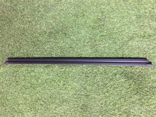 Уплотнитель стекла двери передний Volkswagen Golf R line 2012