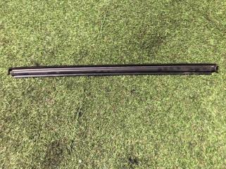 Уплотнитель стекла двери задний левый Volkswagen Touareg 2012