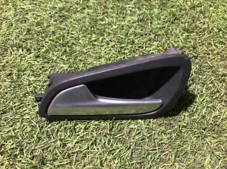 Фото запчасти ручка двери внутренняя левая Ford Focus 2013 Б/У запчасть Запчасть ручка двери внутренняя левая Ford Focus 2013