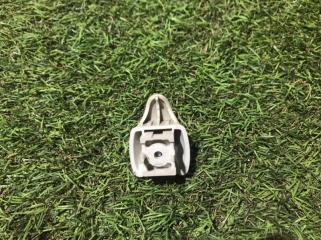 Фото запчасти крючок для одежды Ford Focus 2013 Б/У запчасть Запчасть крючок для одежды Ford Focus 2013