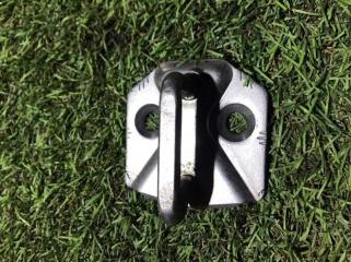 Фото запчасти петля замка двери Ford Focus 2013 Б/У запчасть Запчасть петля замка двери Ford Focus 2013