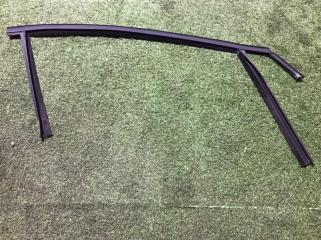 Уплотнитель стекла двери передний правый Ford Focus 2013