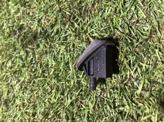 Фото запчасти форсунка омывателя Ford Focus 2013 Б/У запчасть Запчасть форсунка омывателя Ford Focus 2013