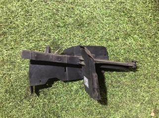 Фото запчасти кронштейн замка двери передний правый Ford Focus 2013 Б/У запчасть Запчасть кронштейн замка двери передний правый Ford Focus 2013