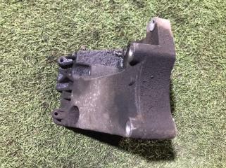 Фото запчасти кронштейн компрессора кондиционера Ford Focus 2013 Б/У запчасть Запчасть кронштейн компрессора кондиционера Ford Focus 2013