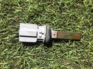 Фото запчасти датчик температуры воздуха Audi A8 2015 Б/У запчасть Запчасть датчик температуры воздуха Audi A8 2015