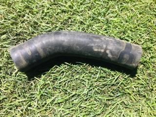 Фото запчасти патрубок системы охлаждения Volkswagen Touareg 2012 Б/У запчасть Запчасть патрубок системы охлаждения Volkswagen Touareg 2012