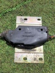 Запчасть активатор замка двери передний правый Land Rover Discovery 1993