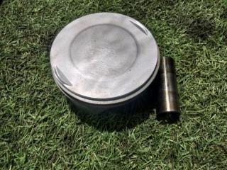 Запчасть поршень Jeep Grand Cherokee SRT 8