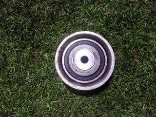 Фото запчасти ролик обводной Volkswagen Caddy Maxi 2013 Б/У запчасть Запчасть ролик обводной Volkswagen Caddy Maxi 2013