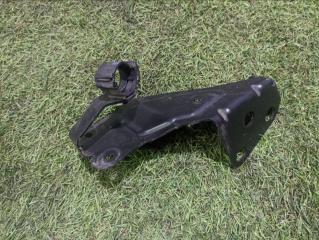 Запчасть кронштейн насоса Porsche Cayenne Turbo 2020